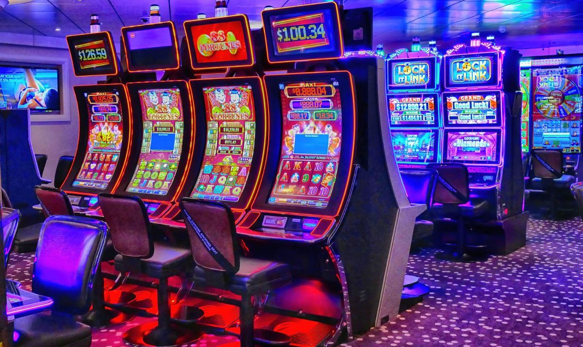 Unraveling the Allure of Jackpot Slot Games: Beyond the Glitz and Glamour